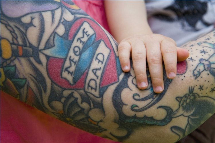 Detén la picazón de tus tatuajes.