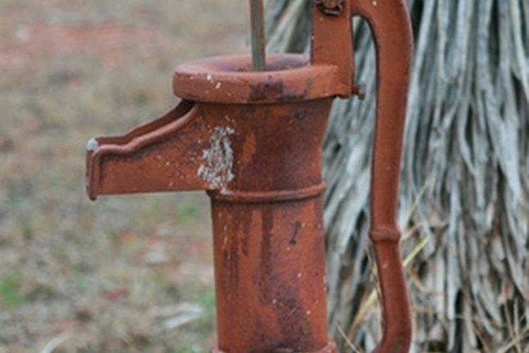 Old fashioned water pump image by JKeen from Fotolia.com The 1997 Mariner outboard's pump serves the same purpose: to move water.