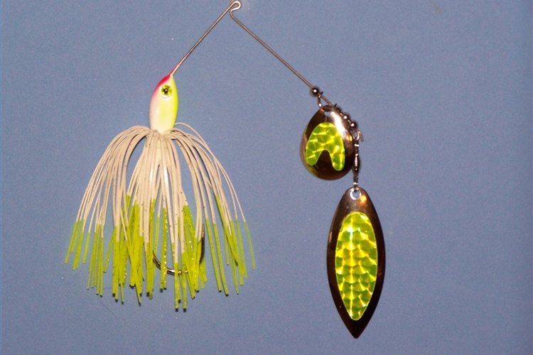 http://www.1stcastfishingluresblog.com Tie Spinner Bait on Fishing Line