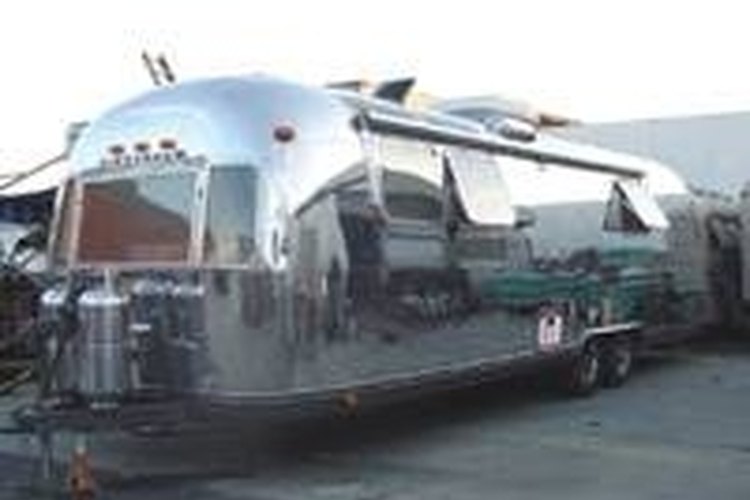 Vintage Vacations Restore Airstream Travel Trailers