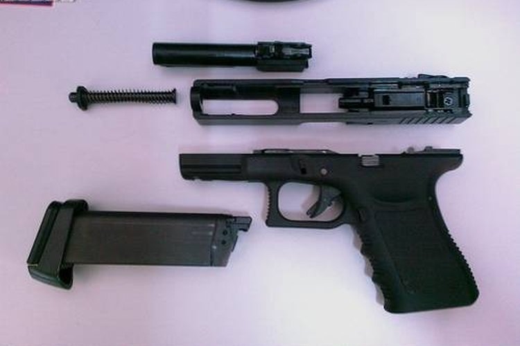 http://www.flickr.com/photos/juta14x/2137473972/ Dismantle a Gun
