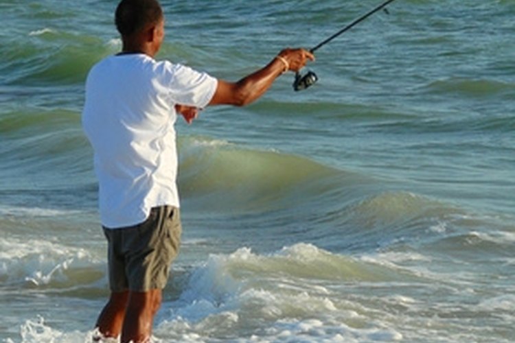 surf fishing 1 image by Pix by Marti from Fotolia.com Long casts beyond the waves are important for an effective bait presentation.