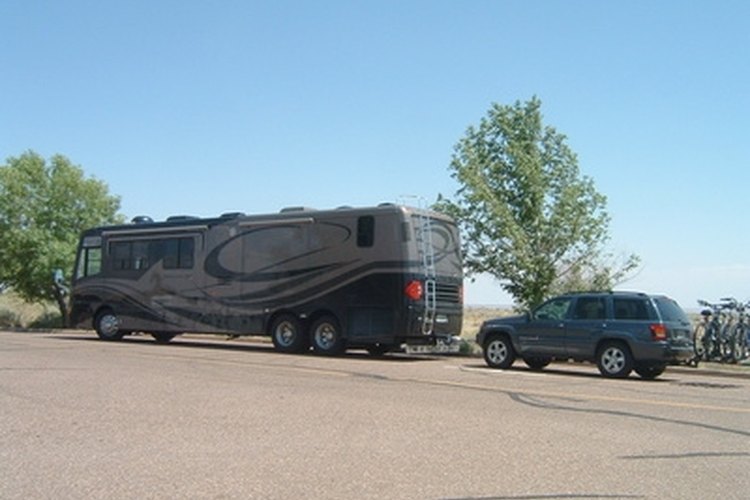 camping car et voiture image by marité from Fotolia.com Some Florida camgprounds have sites they will lease for a year.