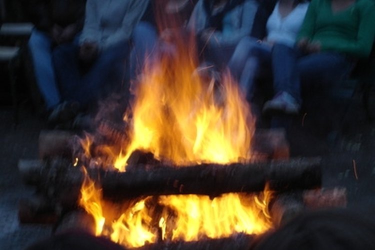 feu de camping image by sirine from Fotolia.com Campers will find many options along Interstate 75 south of Atlanta.