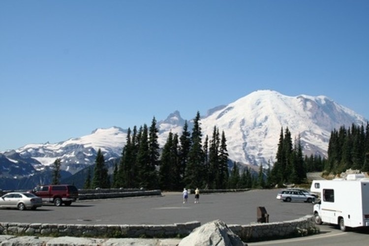 Tourists at Mt. Rainier image by Joy Prescott from Fotolia.com Campground memberships allow you to pre-plan your RV holiday.