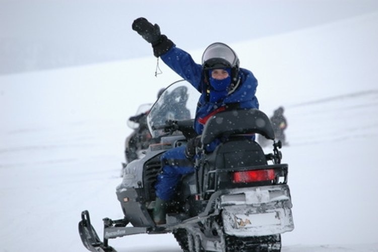 snowmobile 1 image by Przemyslaw Moranski from Fotolia.com The Yamaha Venture 480 is a good entry-level snowmobile.