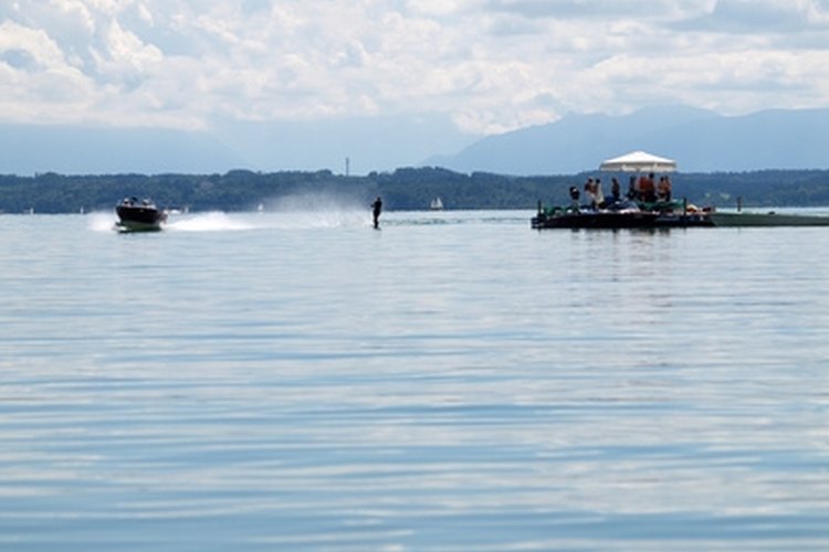 Wasserski 3 image by Petra Hilke from Fotolia.com Boat seats are susceptible to damage, scratches or fading necessitating replacement.