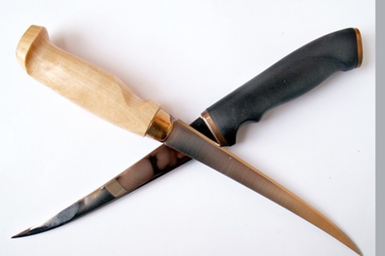 knife image by Henryk Olszewski from Fotolia.com Use the compact Gerber Diamond Knife Sharpener to restore the edge on a variety of knife types.