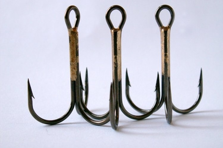 hook image by Henryk Olszewski from Fotolia.com Special rigs are tied to fish for spoonbills.