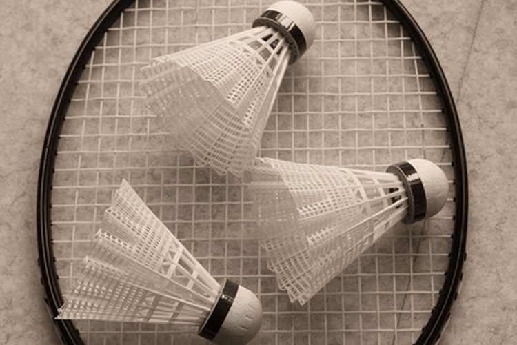 trois volants image by Francis Lempérière from Fotolia.com Badminton is a popular outdoor recreational activity.
