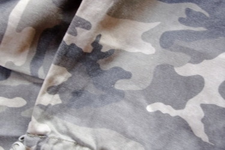 camouflage image by KALISTE A from Fotolia.com Traditional camouflage colors are used to help mask identity.