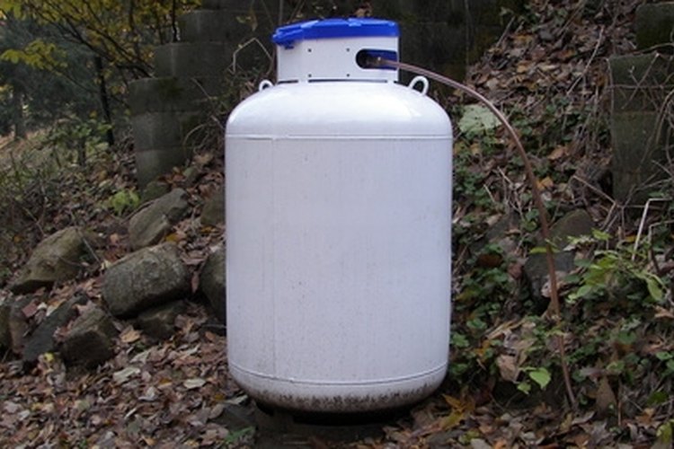 Propane Tank image by John Walsh from Fotolia.com Propane tanks have ratings and maximum-gallon stamps.