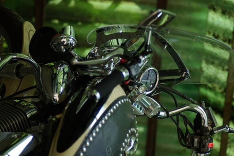 Ecobike image by Pancolart from Fotolia.com The Suzuki Boulevard C50 is designed to serve as an excellent touring motorcycle.