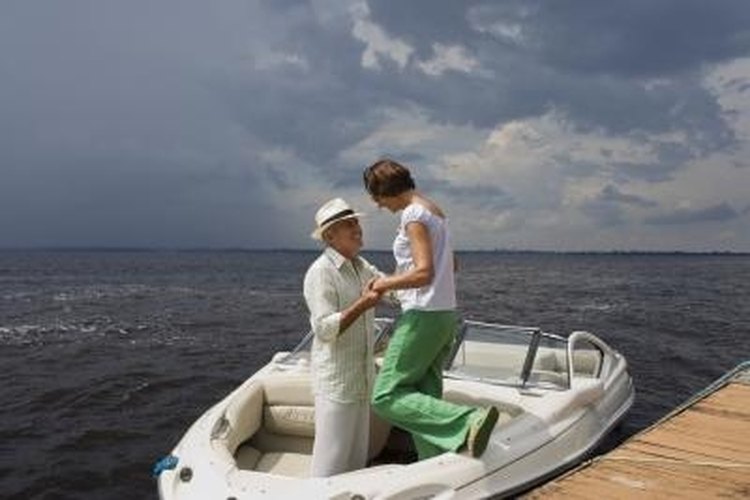 Zubin Shroff/Digital Vision/Getty Images 4.3L engines are a popular choice for small and mid-size pleasure boats.