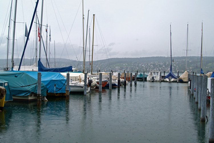 suisse,lac de zürich image by rachid amrous-spleen from Fotolia.com Canvas snaps onto almost all boats at one time or another.