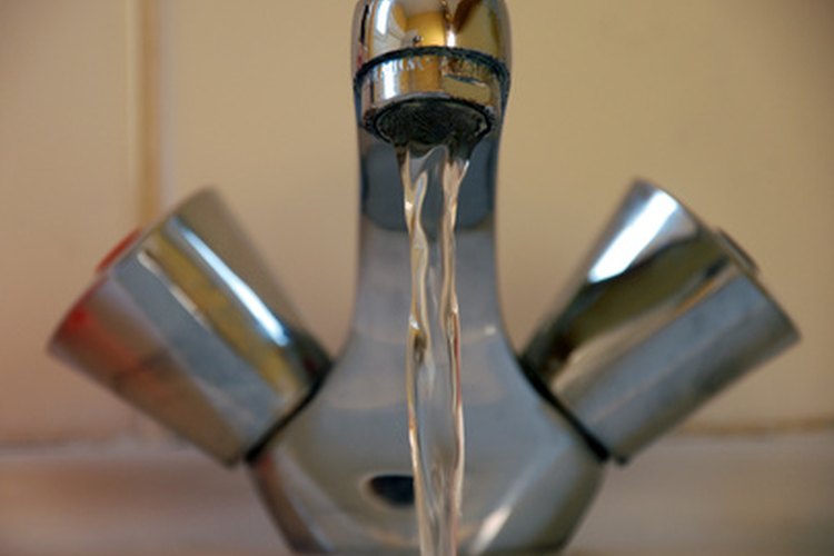 robinet image by Charly from Fotolia.com Keep the water flowing in your RV with reduced pump noise by installing an accumulator tank.