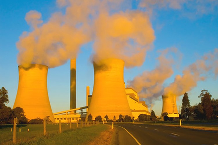 power generator at dusk image by Aussiebloke from Fotolia.com Making a solar, steam-powered generator pays years of dividends in free electricity.