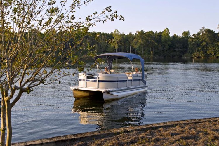 Laura Clay-Ballard/iStock/Getty Images Pontoon boat on lake