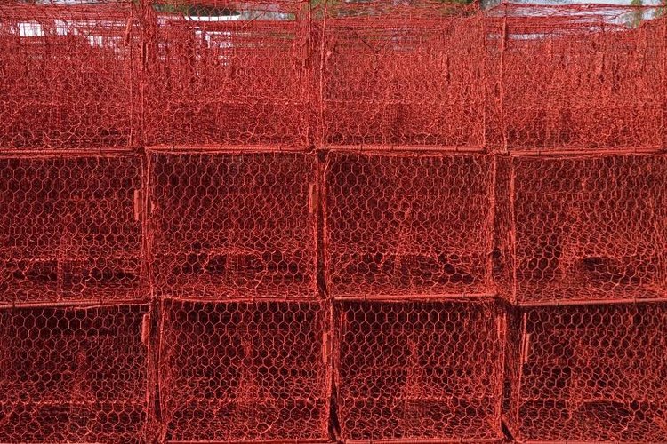 Chris Kallio/iStock/Getty Images Crab pots typically weigh 600 to 800 pounds.