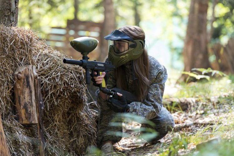 Ibrakovic/iStock/Getty Images Bales of pine, straw or hay make excellent, inexpensive barricades.