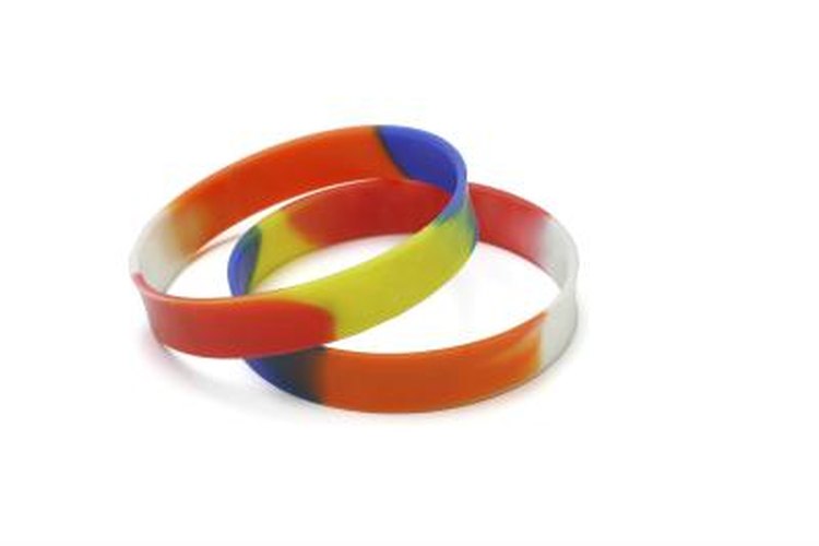 How to Shrink Rubber Bracelets | LEAFtv