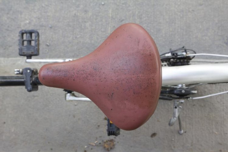 bankajk/iStock/Getty Images Install and adjust a seat with a hex wrench.