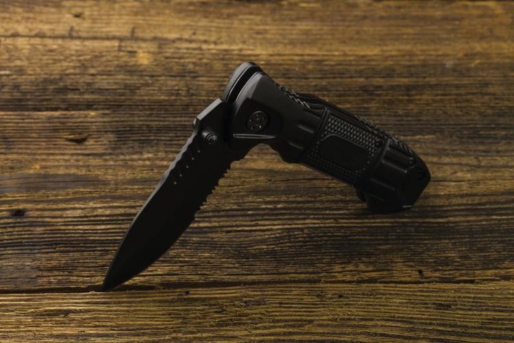 alexxl66/iStock/Getty Images With practice, you can learn to close most locking pocketknives with one hand.