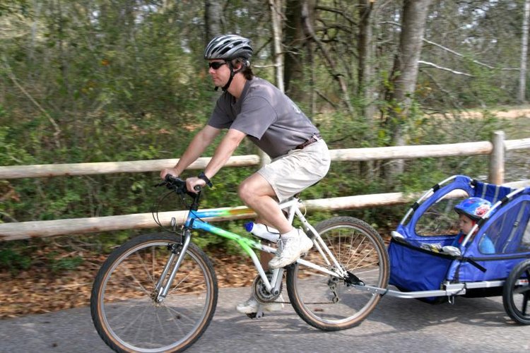 attaching schwinn bike trailer to bike