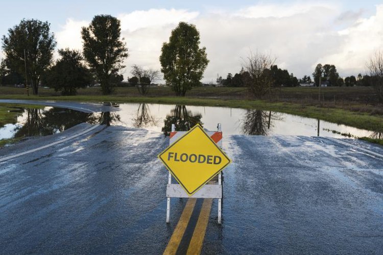 disorderly/iStock/Getty Images Unlike a flooded street, a flooded outboard is easily returned to service.