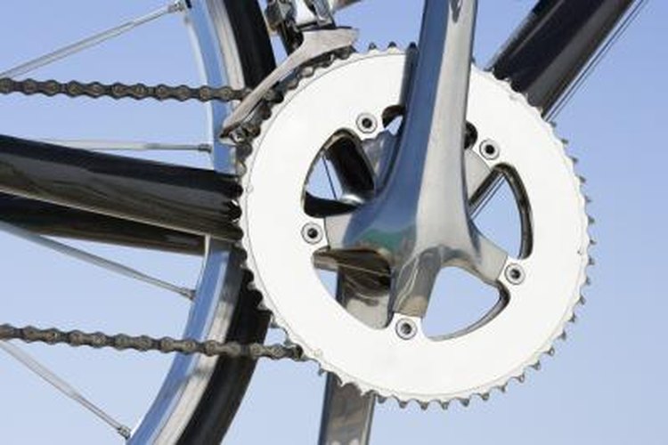 Polka Dot Images/Polka Dot/Getty Images Knowing the best way to shift gears on a bicycle can make for a more enjoyable ride.