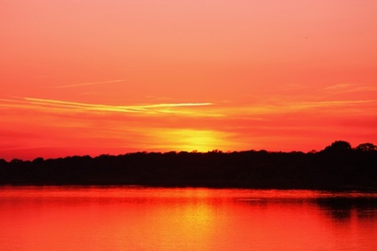 Fiery Sunset Lake Sommerville image by Mz3Silver from Fotolia.com Sunset on Lake Sommerville