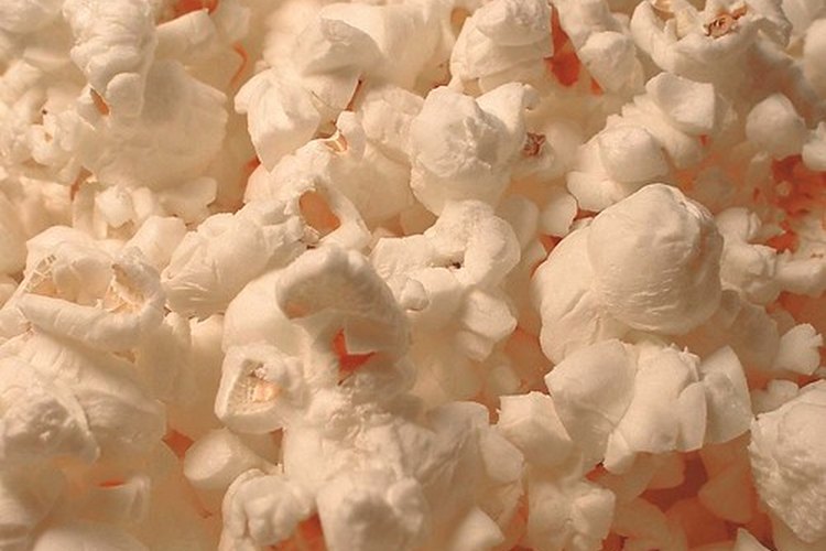 Las palomitas reventadas por aire caliente son una merienda saludable.