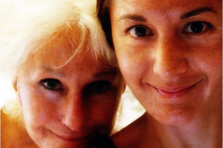 La edad media de inicio de los síntomas de la menopausia es 51.