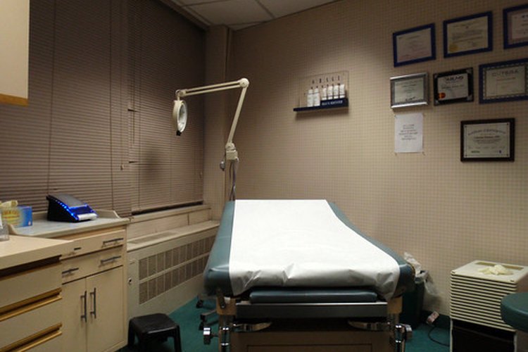 El dolor de espalda, un término general que describe cualquier incomodidad en la espalda, puede ser un síntoma de herpes genital.