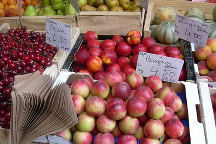 Un enfoque más saludable para bajar de peso puede ser el de comer alimentos frescos, como frutas, verduras y legumbres.