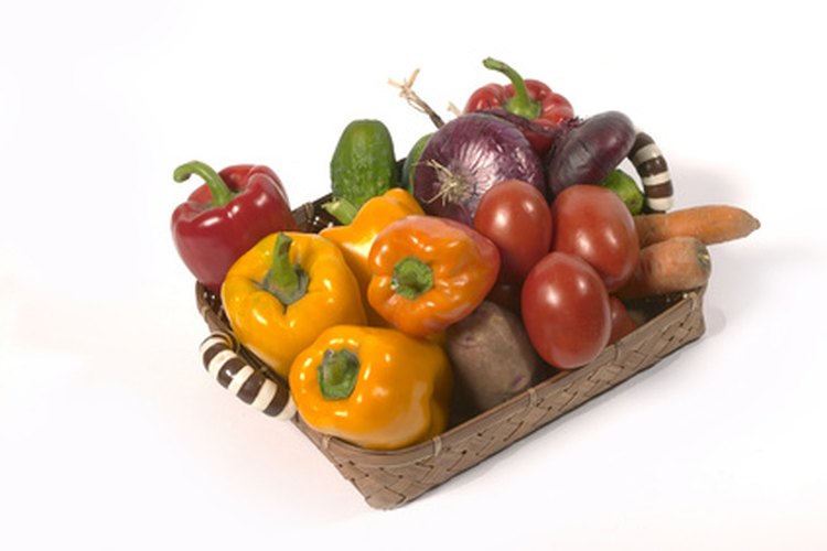 Una dieta saludable rica en frutas, verduras, granos enteros y proteínas magras puede reducir el riesgo de un hígado graso.