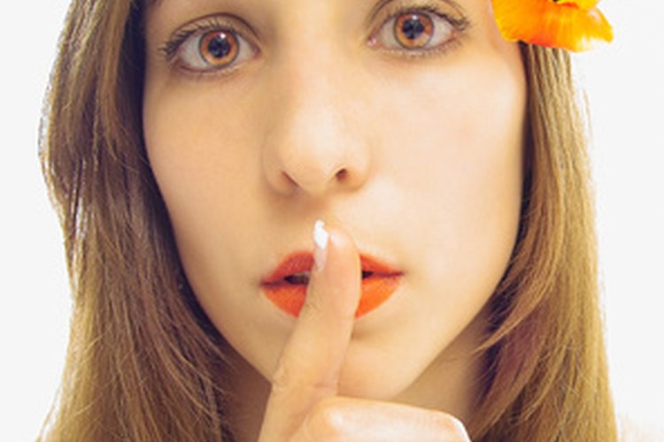 Muchas mujeres decoloran tu vello facial para disminuir su apariencia.