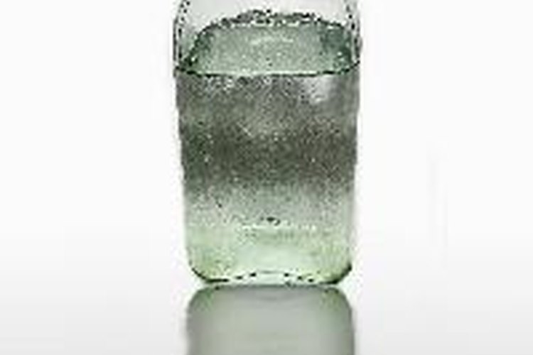 Agua embotellada.