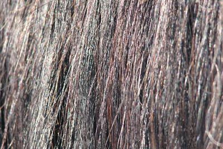 El exceso de vitamina A puede causar el rompimiento del cabello.