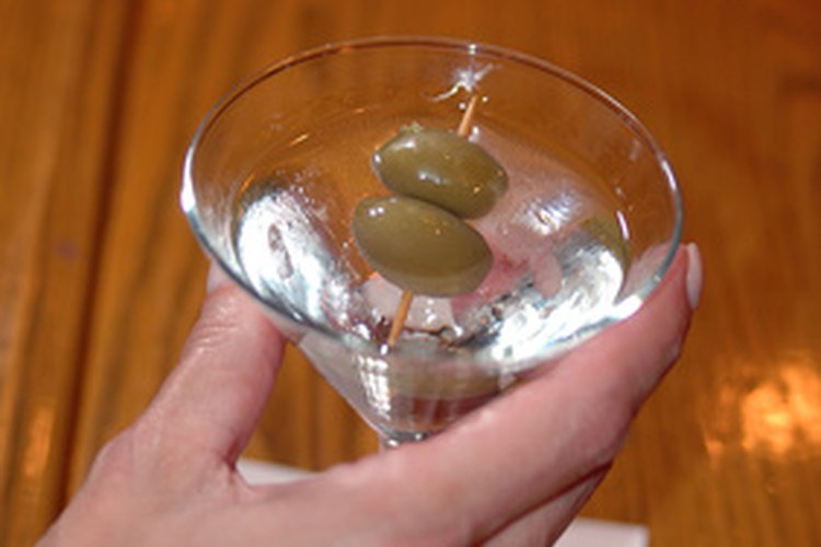 La ginebra, el whisky y el vodka se encuentran entre los licores fuertes más bajos en calorías.
