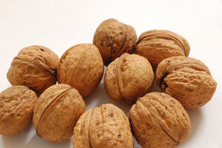 Las nueces contienen omega-3, que podría reducir los niveles de cortisol.