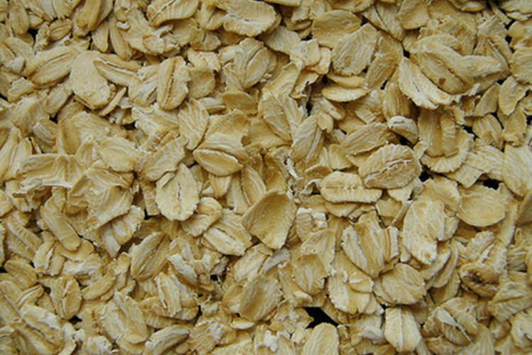 La avena ayuda a prevenir o tratar el estreñimiento.