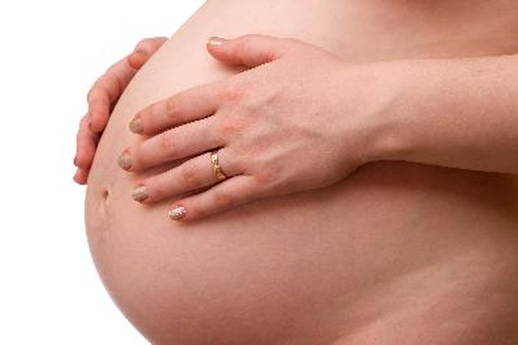 Haz los ejercicios de Kegel para fortalecer los músculos del piso pélvico.