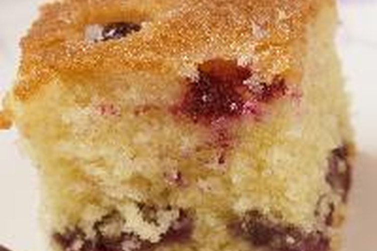 Los aditivos para mezclas de alimentos comerciales actúan como levadura, emulsionantes y estabilizantes y en otras reacciones químicas que mejoran la calidad o la vida útil de los alimentos.