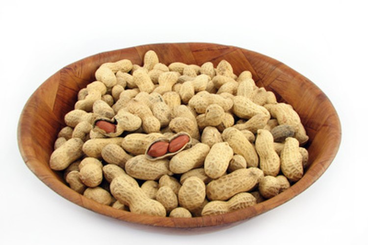 Los cacahuetes crudos contienen varios nutrientes asociados con la reducción del riesgo de padecer enfermedades cardiovasculares y cáncer.