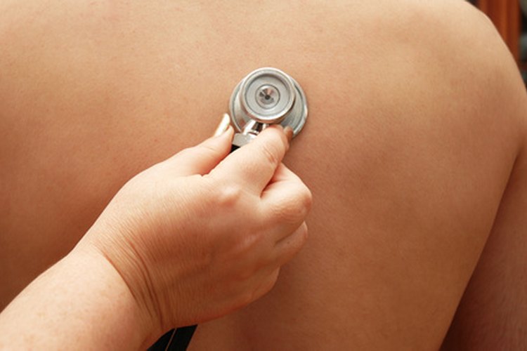 Los ejercicios de respiración de la fisioterapia se implementan para mejorar el funcionamiento pulmonar.