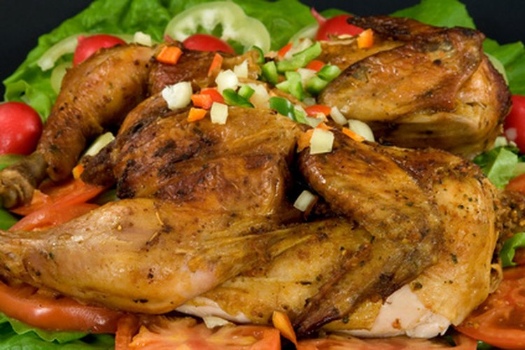 El pollo y otras aves de corral son buenas fuentes de vitamina B12.