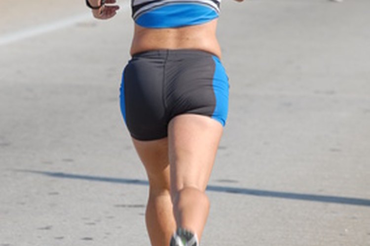 El ejercicio cardiovascular y el entrenamiento de fuerza son esenciales para una rutina de ejercicio completa.
