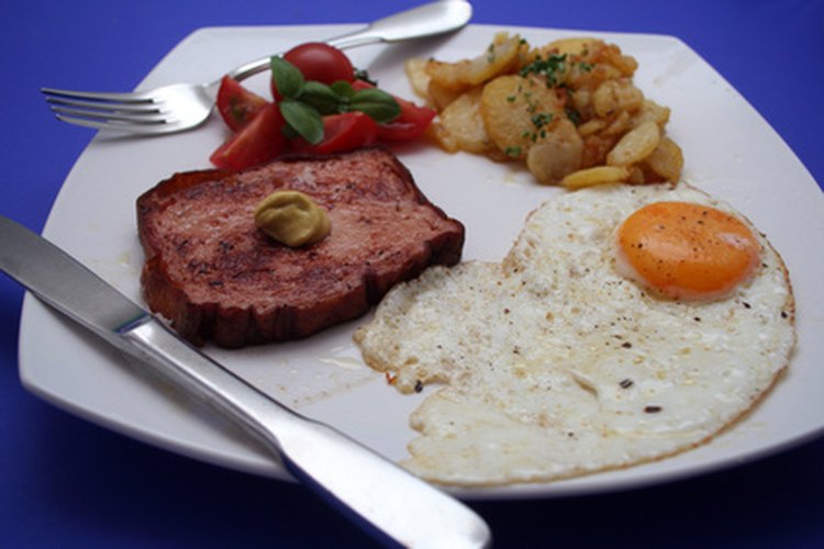 Las grasas no saludables, carbohidratos refinados y alérgenos de alimentos pueden empeorar los síntomas de las enfermedades autoinmunes.
