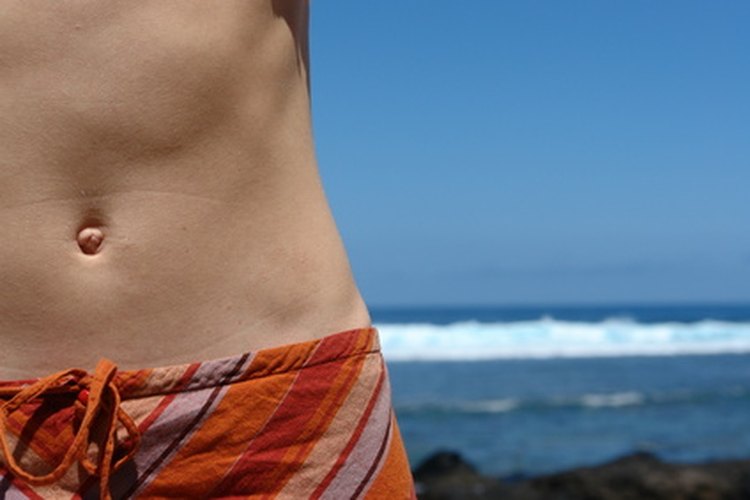 Los ejercicos de fortalecimiento son una parte vital para cualquier régimen que busque aplanar el abdomen
